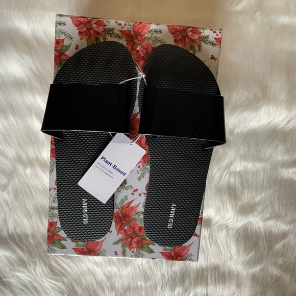 Old navy sandals - Picture 3 of 3